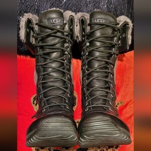 PRE-OWNED UGG Women's Black Tall Shearling Lace-Up Boots